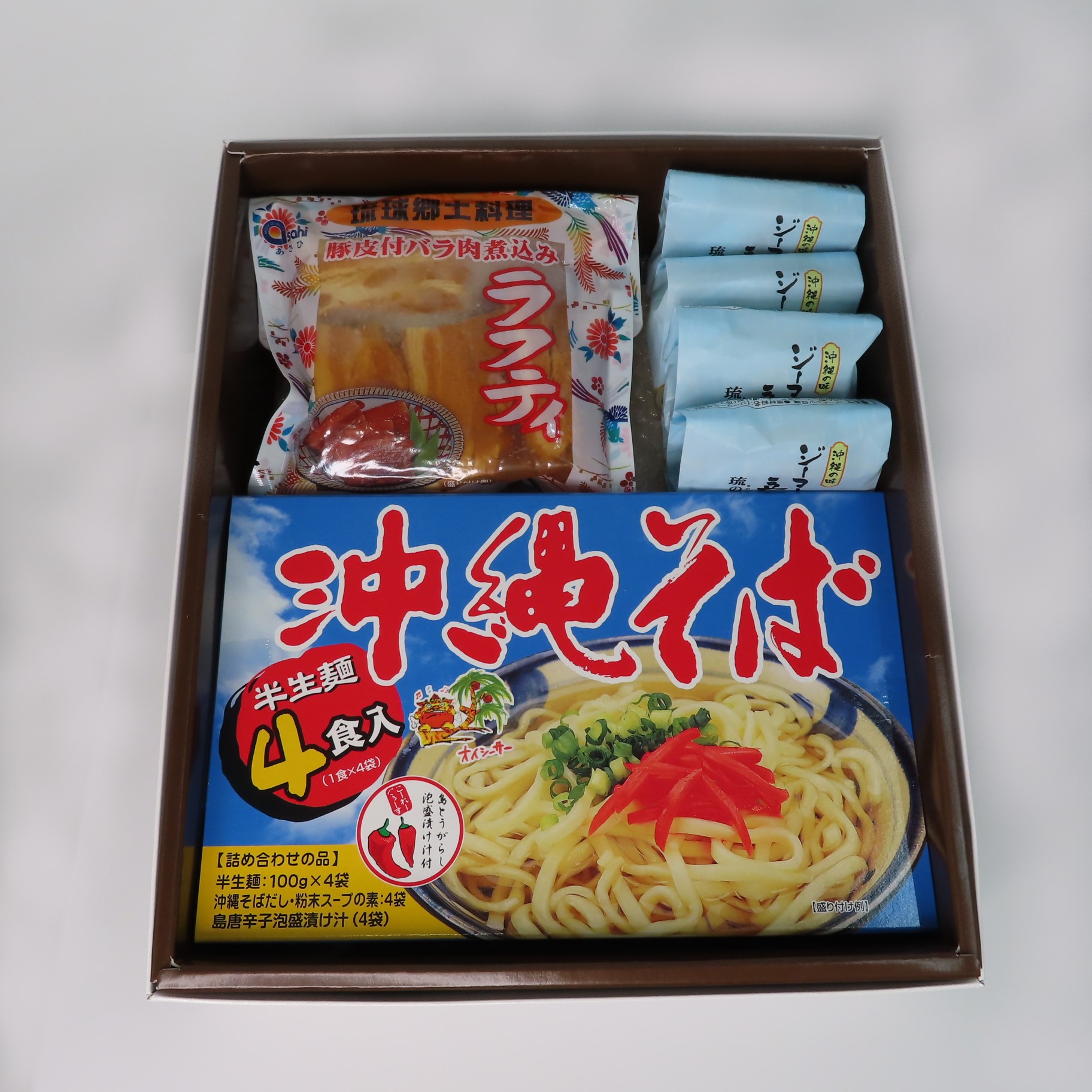 沖縄気分を味わう 沖縄そばランチセット