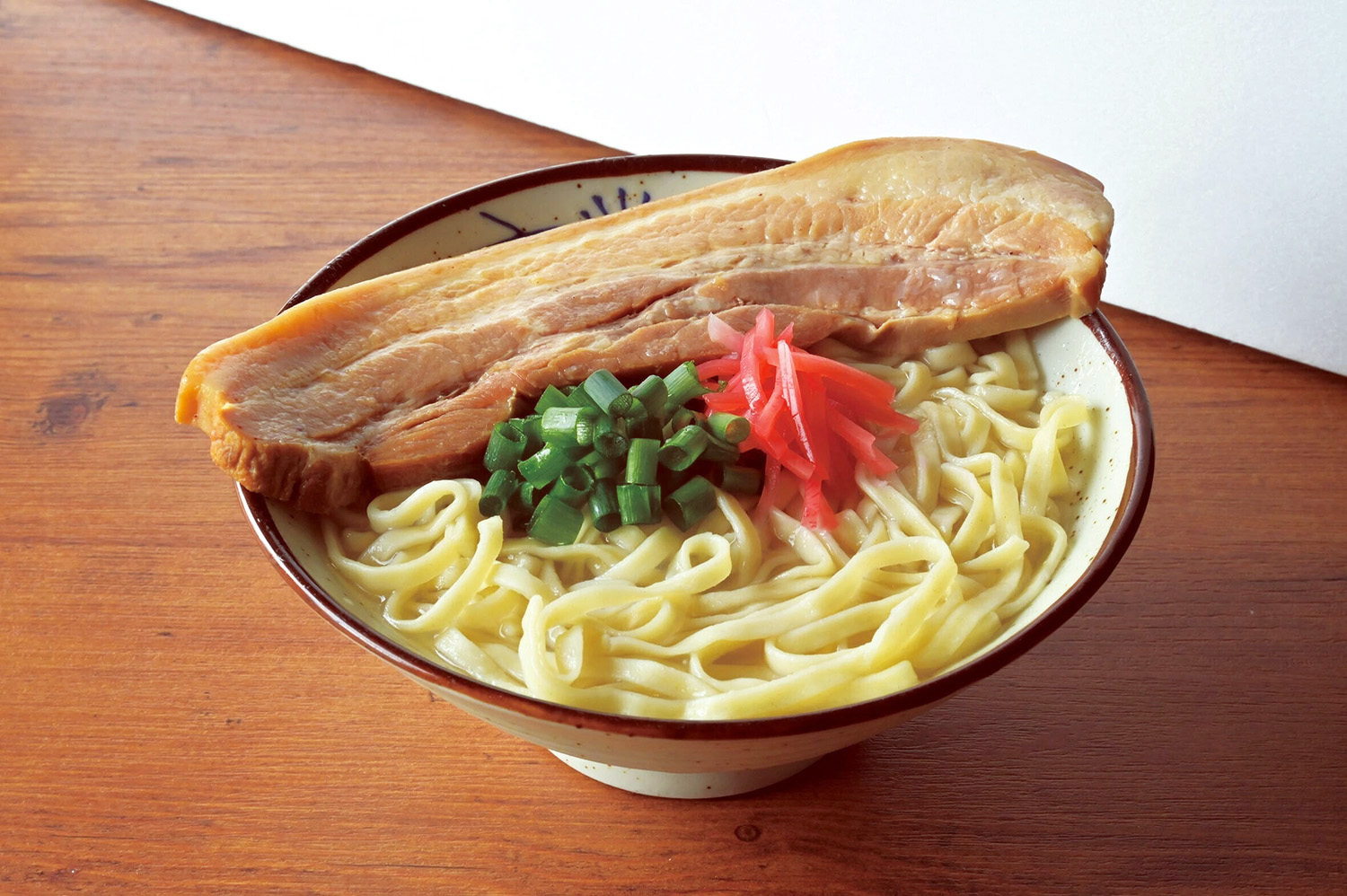 超特大三枚肉入り沖縄そば